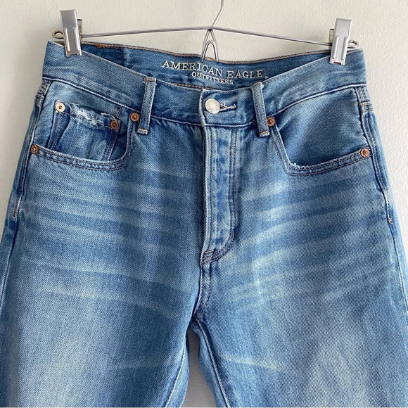 NWT AMERICAN Eagle Light Wash Girlfriend High Rise 100% Cotton Jeans  Size 0 Reg - Picture 3 of 13